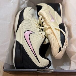 JA 2 Basketball shoes M 6/ W 7.5